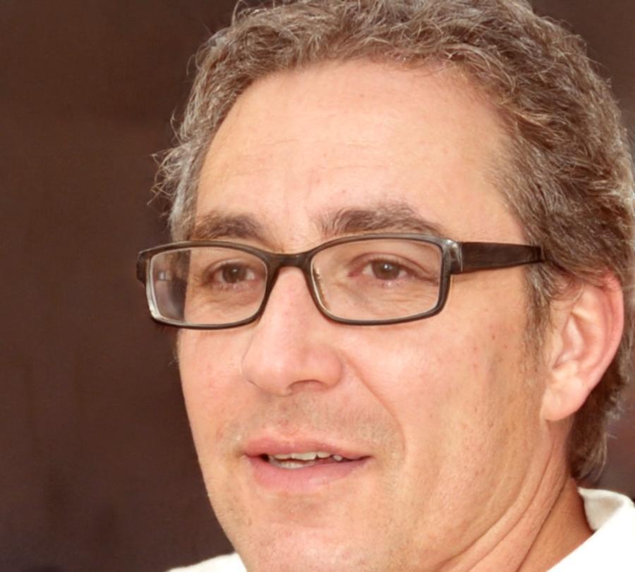 Retrato de Esteban Quirós, coordinador pedagógico de Jorvth Pruv